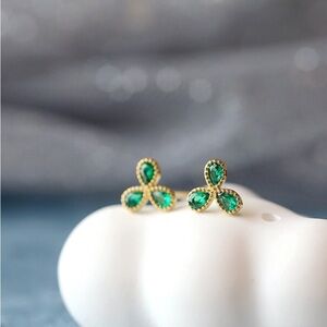 Lucky Girl Green and Gold Clover Emerald Stud Earrings Gift New